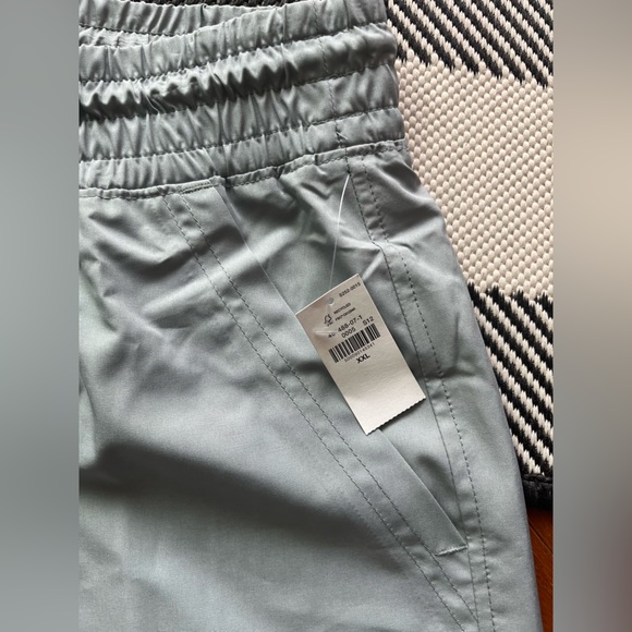 NWT XXL Old Navy Joggers 🤍 - Picture 9 of 13